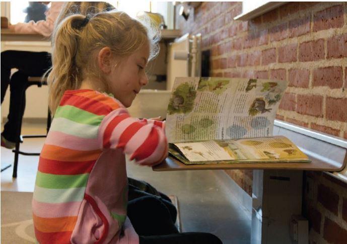 1 Schülerin an ZAP Wandschienen arbeitend, Bild 1, 3.3.2026